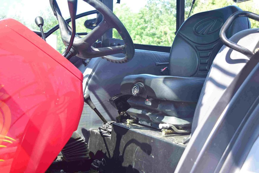 Трактор Mahindra 8000 с кабиной и реверсом 8